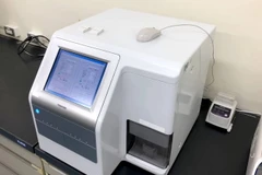 Thiết bị này có thể phát hiện 13 loại ung thư từ một giọt máu với độ chính xác 99%. (Nguồn: Kyodo)