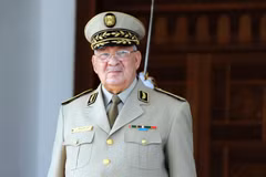 Tổng tham mưu trưởng quân đội Algeria đột ngột qua đời