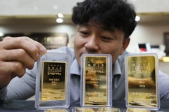 Vàng miếng được trưng bày tại sàn giao dịch ở Seoul của Hàn Quốc. (Ảnh: Yonhap/TTXVN)