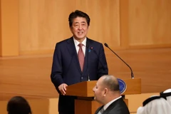 Thủ tướng Nhật Bản Shinzo Abe phát biểu tại tiệc chiêu đãi ở thủ đô Tokyo, ngày 23/10. (Ảnh: AFP/TTXVN)