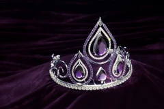 Hình ảnh chiếc vương miện trị giá 1 tỷ đồng của Hoa khôi Áo dài 