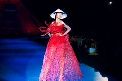 Tuần thời trang Việt Nam: Bùng nổ nhà thiết kế Hoàng Minh Hà