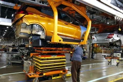 Lắp ráp ôtô điện Chevrolet Bolt EV tại Orion Township, bang Michigan. (Nguồn: AP/TTXVN)