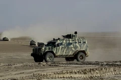 Liên minh các chiến binh người Arab và người Kurd do Mỹ hậu thuẫn mở cuộc truy quét các tay súng IS gần làng Bir Fawaz, cách Raqa khoảng 20km ngày 8/2. (Nguồn: AFP/TTXVN)