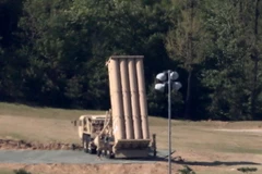 Hệ thống THAAD được vận chuyển tới Seongju, Hàn Quốc ngày 1/5. (Nguồn: EPA/TTXVN)
