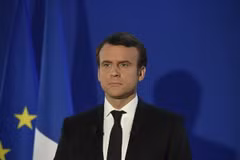Tổng thống đắc cử Pháp Emmanuel Macron phát biểu sau khi kết quả bầu cử vòng 2 được công bố ở Paris ngày 7/5. (Nguồn: EPA/TTXVN)