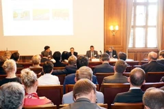 Các chuyên gia kinh tế bang Bremen thảo luận về tiềm năng cũng như các khó khăn khi đầu tư vào Việt Nam. (Ảnh: Phạm Văn Thắng/TTXVN)
