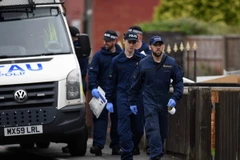 Cảnh sát Anh điều tra truy tìm các đối tượng liên quan tới vụ tấn công khủng bố ở Manchester. (Nguồn: AFP/TTXVN)