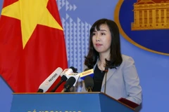 Người phát ngôn Bộ Ngoại giao Lê Thị Thu Hằng chủ trì buổi họp báo chiều 25/5. (Ảnh: Văn Điệp/TTXVN)