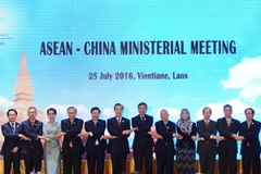 Thông qua Tuyên bố chung ASEAN-Trung Quốc về thực hiện đầy đủ và hiệu quả Tuyên bố về cách ứng xử của các bên trên Biển Đông (DOC) tại Hội nghị Bộ trưởng Ngoại giao ASEAN-Trung Quốc tháng 7/2016. (Nguồn: THX/ TTXVN)