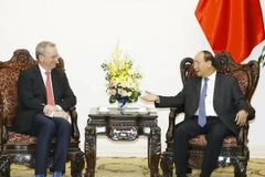 Thủ tướng Nguyễn Xuân Phúc tiếp ông Eric Schmidt, Chủ tịch điều hành Alphabet Inc. (Ảnh: Thống Nhất/TTXVN)