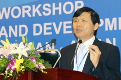 Thứ trưởng Bộ Ngoại giao Đặng Đình Quý phát biểu tại phiên hội thảo. (Ảnh: Văn Đức/TTXVN)