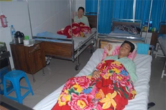 4 người nhập viện, một người tử vong do ngộ độc bánh mỳ