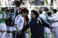 Maradona "muối mặt" sau trận thảm bại trước Bolivia