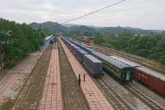 Đoàn tàu chuyên container đầu tiên kết nối giữa Đường sắt Việt Nam và Đường sắt Trung Quốc. (Nguồn: VNR cung cấp)