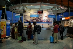 Một quầy bán vé tại sân bay quốc tế Kuala Lumpur. (Ảnh: AFP/TTXVN)