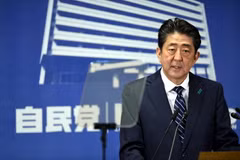 Thủ tướng Nhật Bản Shinzo Abe tại cuộc họp báo ở Tokyo ngày 23/10 vừa qua. (Ảnh: THX/TTXVN) 