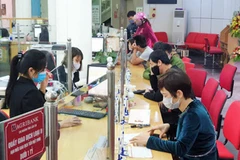 Giao dịch tại Agribank. (Anhr: CTV/Vietnam+)