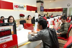 Giao dịch tại HDBank. (Ảnh: CTV/Vietnam+)