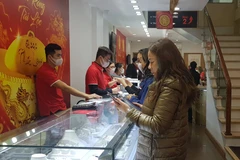 Giao dịch vàng tại doanh nghiệp. (Ảnh: PV/Vietnam+)