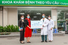 VietinBank trao tặng 5 máy trợ thở đặc biệt với tổng trị giá 3 tỷ đồng cho Bệnh viện Bạch Mai. (Ảnh: Vietnam+)