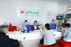 Giao dịch tại VPBank. (Ảnh: CTV/Vietnam+)