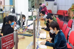Giao dịch tại Agribank. (Anhr: CTV/Vietnam+)