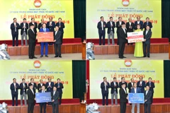 Một số lãnh đạo gân hàng ủng hộ công tác phòng chống dịch COVID-19. (Ảnh: CTV/Vietnam+)