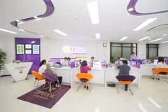 Giao dịch tại TPBank. (Ảnh: CTV/Vietnam+)
