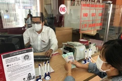 Giao dịch tại Agribank. (Ảnh: CTV/Vietnam+)