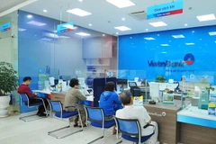 Giao dịch tại VietinBank. (Ảnh: CTV/Vietnam+)