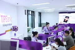 Giao dịch tại TPBank. (Ảnh: CTV/Vietnam+)