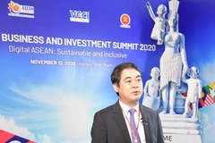 Chủ tịch Hội đồng quản trị Vietcombank trả lời phỏng vấn bên lề Hội nghị. (Ảnh: Vietnam+)