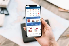 Người dùng đi siêu thị VinMart trên iPay Mobile. (Ảnh: Vietnam+)