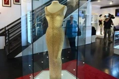 Chiếc váy đính 2.500 viên pha lê mà huyền thoại điện ảnh Marilyn Monroe. (Nguồn: bbc.com)