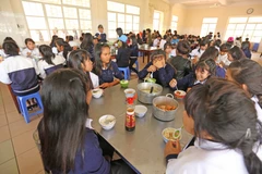 Xây dựng nhà bán trú và trường học cho học sinh vùng biên giới