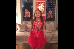 Cháu gái ông Donald Trump gây sốt khi ngâm thơ tiếng Trung