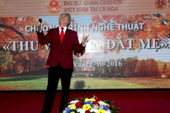 Một tiết mục trong "Thu về trên đất mẹ." (Nguồn: Tâm Hằng/Vietnam+)