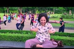 [Video] "Em là bà nội của anh" là phim Việt ăn khách nhất nước Mỹ