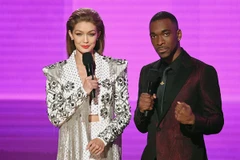 Gigi Hadid và Jay Pharoah trong vai trò dẫn chương trình AMA 2016.