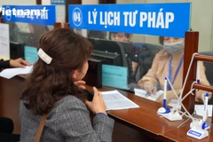 Người dân xác minh lý lịch tư pháp tại Sở Tư pháp Hà Nội
