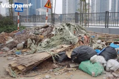 Con đường mới mở trở thành 'núi rác' ngay giữa trung tâm Thủ đô