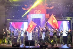 Một tiết mục biểu diễn trong chương trình. (Ảnh: Mạnh Hùng/TTXVN)