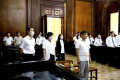 Các bị cáo tại phiên tòa ngày 30/10. (Ảnh: Thành Chung/TTXVN)