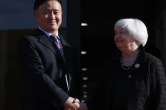 Bộ trưởng Tài chính Mỹ Janet Yellen và Thống đốc Ngân hàng Nhân dân Trung Quốc (PBOC) Phan Công Thắng. (Nguồn: Bloomberg)