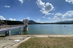 Hồ chứa nước Tuyền Lâm (thành phố Đà Lạt) là một trong những công trình hiện đang bị xuống cấp, cần được sửa chữa khẩn cấp. (Ảnh: Nguyễn Dũng/TTXVN)