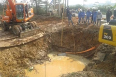 Hiện trường sự cố bục vỡ ống dẫn nước sống Đà lần thứ 10. (Ảnh: Cộng tác viên M.Đ)