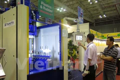 Hoạt động tại triển lãm VietnamPlas 2014. (Ảnh: Hoàng Hải/Vietnam+)