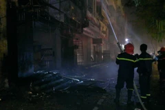 [Photo] Cận cảnh vụ cháy tòa nhà chi nhánh Ngân hàng NCB