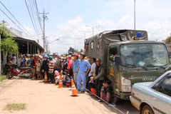 Từ ngày 7/7/2015, Công an tỉnh Bình Phước đã tiến hành phong tỏa, khám nghiệm hiện trường vụ trọng án đặc biệt nghiêm trọng tại xã Minh Hưng, huyện Chơn Thành. (Ảnh: TTXVN)